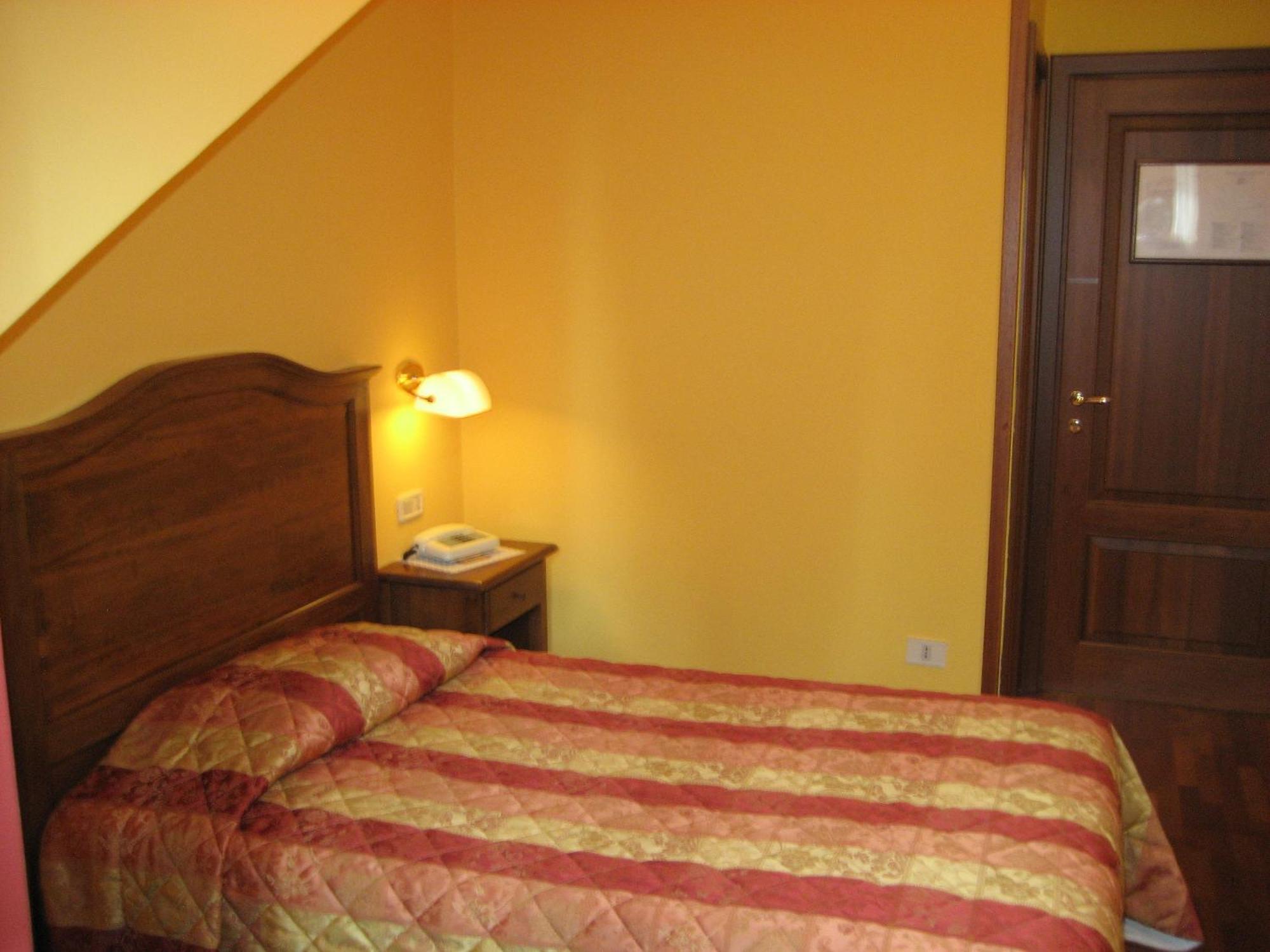 La Torre Ai Mari Hotel Sarteano Luaran gambar